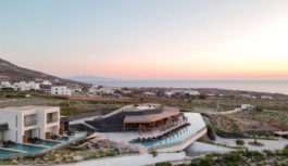 Magma Resort Santorini: Επανεισάγοντας μια σύγχρονη εκδοχή φιλοξενίας στο νησί
