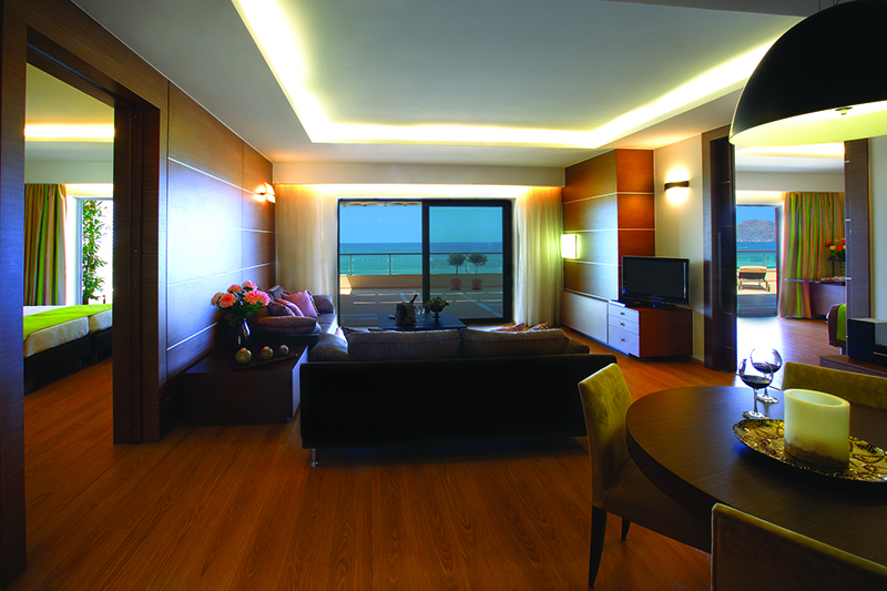 2. IMPERIAL SUITE LIVING ROOM