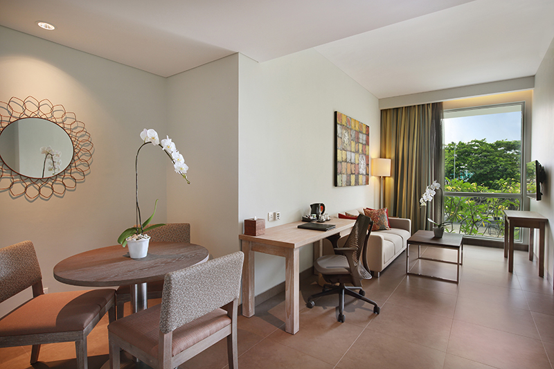 7_HGIBaliNgurahRaiAirport_SuiteLivingroom_HR