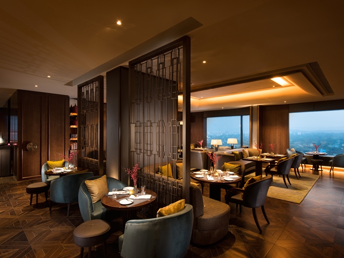 CN_executiveloungevw01_15_700x525_FitToBoxSmallDimension_Center