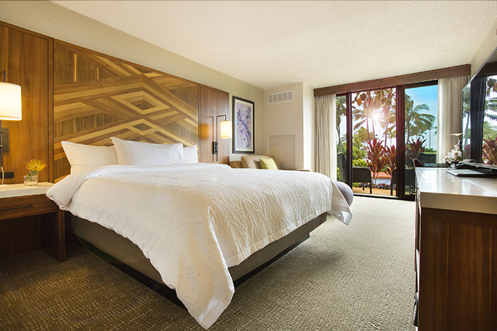 Hilton_Garden_Inn_Kauai_Wailua_Bay_King_GuestRoom_HR (1)