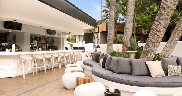 QQ_hiatusbarseats_12_690x367_FitToBoxSmallDimension_Center