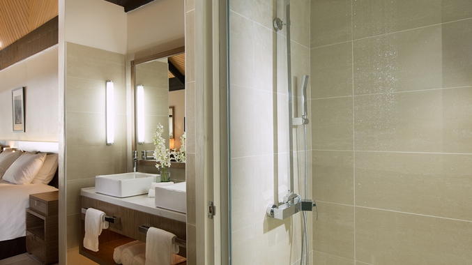 HL_kingoceanvwshower_10_677x380_FitToBoxSmallDimension_Center