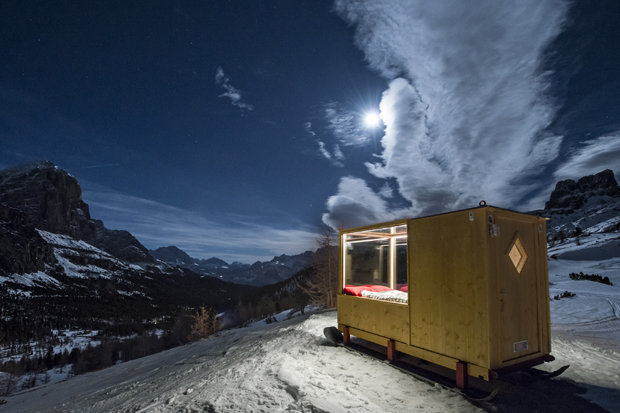 MOUNTAIN-CABIN-518188