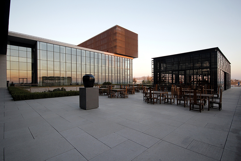 07. A glimpse of the tea house