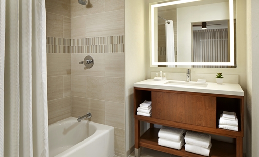 HG_bathtubvanity_8_505x305_FitToBoxSmallDimension_Center