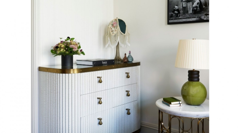 5_the_beekman_corner_suite_dresser_vignette-1200x667