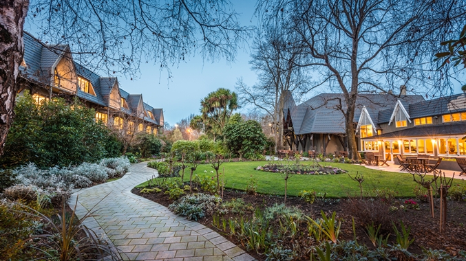 hl_extgardenpath_677x380_fittoboxsmalldimension_center