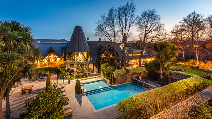 hl_outpool01_11_677x380_fittoboxsmalldimension_center