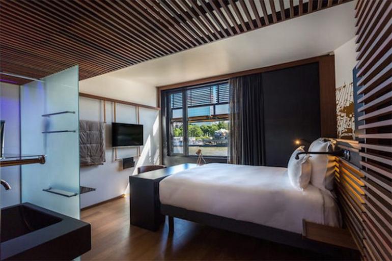 off-paris-seine-paris-floating-hotel-2-770x513