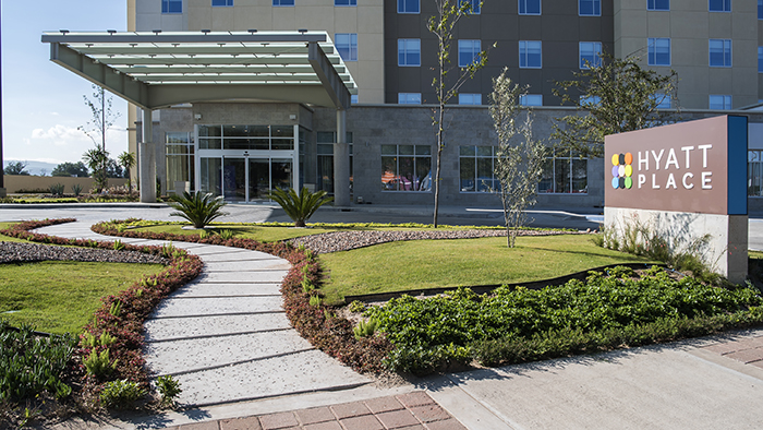hyatt_place_celaya_exterior