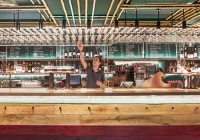 TXALUPA GASTROLEKU: Ένα τυρκουάζ μπαρ, ένα χρυσό κλαμπ και μία κόκκινη σκάλα