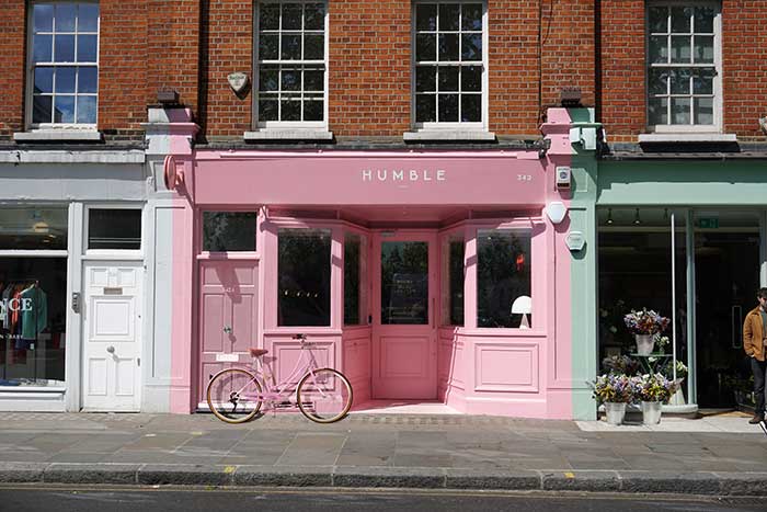 Εστιατόριο «Humble Pizza»- Το Child Studio επαναπροσδιορίζει ένα εμβληματικό ροζ Formica cafe για το Chelsea του Λονδίνου