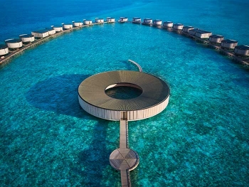 Η απαράμιλλη πολυτέλεια αγκαλιάζει τη νησιωτική ζωή με το ντεμπούτο του The Ritz-Carlton στις Μαλδίβες