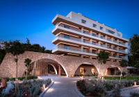 Ένα σύγχρονο Resort & Spa στο κέντρο της Αθηναϊκής Ριβιέρας
