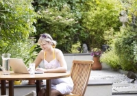 Οutdoor audio: Ποια είναι τα κατάλληλα ηχεία για έναν εξωτερικό χώρο