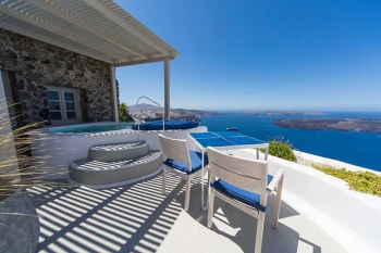 H EVERTY συνεχίζει τις επενδύσεις σε κορυφαίους προορισμούς με την αγορά του Iconic Santorini