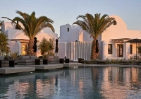 Ο Ρόμπερτ Ντε Νίρο και ο Nobu ανοίγουν ξενοδοχείο στη Σαντορίνη