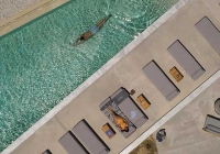 Άρθρο για τη Μήλο στο Conde Nast Traveller: Πρώτο το White Coast Suites