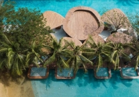 “Under the Tree”: το beach club που υπόσχεται μια “φυσική” εμπειρία