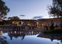 Το Slow Living Resort in Cyclades αποτελεί ένα έργο της Potiropoulos+Partners που ενσωματώνει στον σχεδιασμό του την κουλτούρα της ήρεμης ζωής