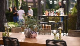 Opening στον καταπράσινο κήπο του Domotel Kastri